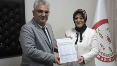 AK PARTİ KÜTAHYA İL BAŞKANI CEYDA ÇETİN ERENLER MAZBATASINI ALDI