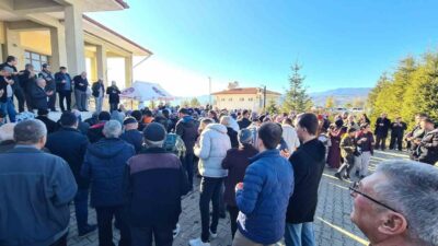 EMET’TEN 25 KİŞİLİK UMRE GRUBU KUTSAL TOPRAKLARA UĞURLANDI