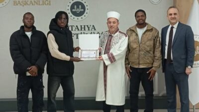 FİLDİŞİ SAHİLLİ ÖĞRENCİ KÜTAHYA'DA MÜSLÜMAN OLDU