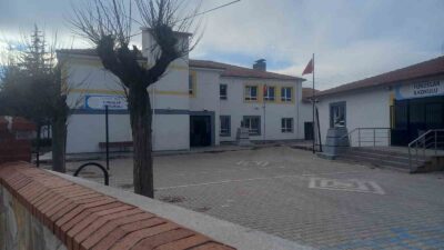 GEDİZ’DE SEVİLEN ÖĞRETMENİN VEFATI EĞİTİM CAMİASINI YASA BOĞDU