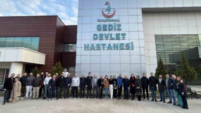 GEDİZ’DE UZMAN VE AİLE HEKİMLERİ BİR ARAYA GELDİ