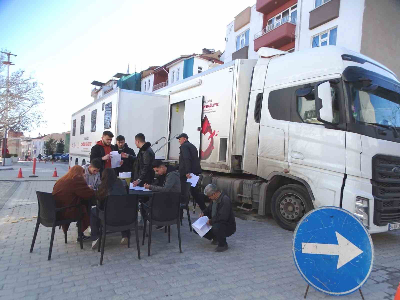 HİSARCIK’TA "BİRBİRİMİZE CANDAN BAĞLIYIZ " SLOGANIYLA KAN BAĞIŞI KAMPANYASI DÜZENLEDİ