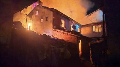 HİSARCIK’TA ÇIKAN YANGINDA 2 EV İLE 1 AHIR ZARAR GÖRDÜ