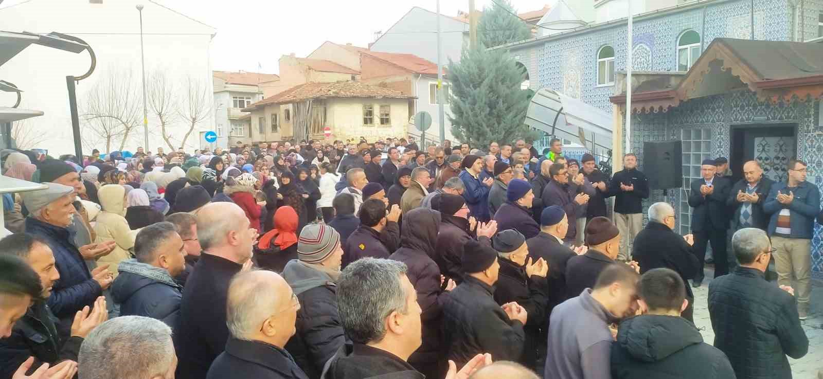 HİSARCIK’TAN 58 KİŞİLİK UMRE GRUBU KUTSAL TOPRAKLARA UĞURLANDI