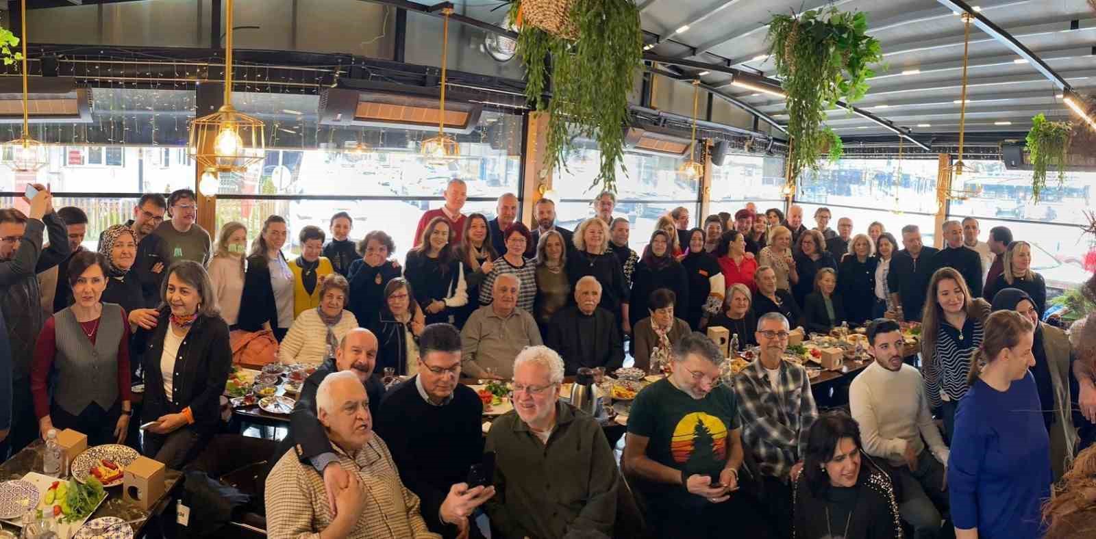 ATATÜRK LİSESİ MEZUNLARI VE ÖĞRETMENLERİ KAHVALTIDA BULUŞTU