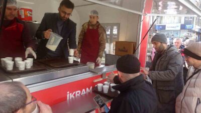 KÜTAHYA VAKIFLAR BÖLGE MÜDÜRLÜĞÜ, MİRAÇ KANDİLİ DOLASIYLA HALKA SALEP İKRAMINDA