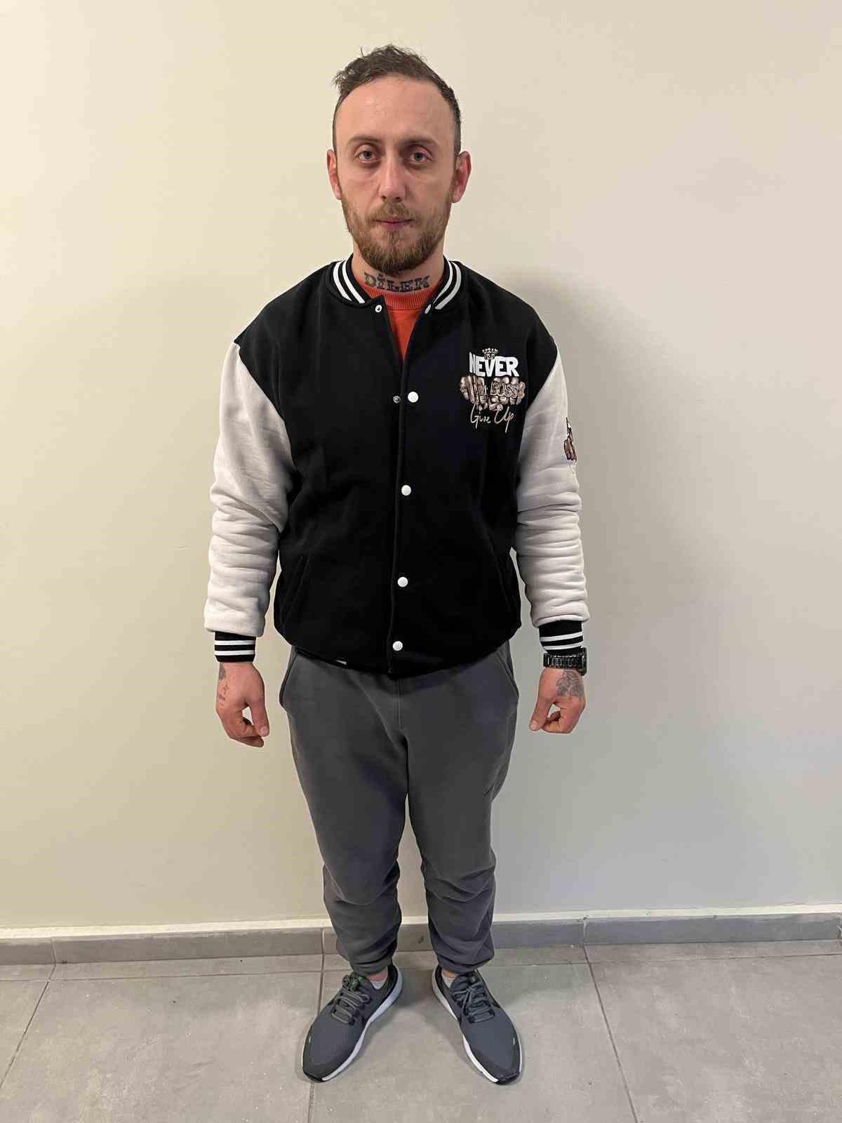 ŞÜPHELİ T.K. YÜZÜNÜ KAPATALIM