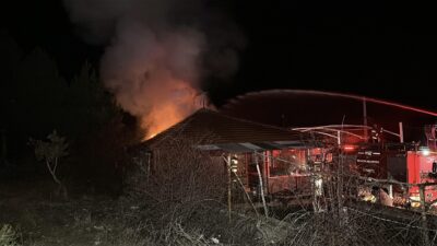 Oğuzhan KILIÇ/KÜTAHYA, –KÜTAHYA’da bir çiftlik evinin bacasında çıkan yangın, bitişikteki