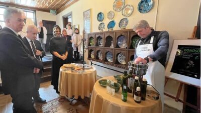 KÜTAHYA'DA GERİ DÖNÜŞÜM VE SANAT BULUŞTU