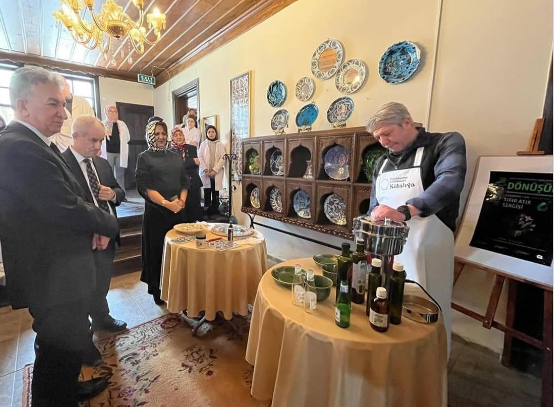 KÜTAHYA'DA GERİ DÖNÜŞÜM VE SANAT BULUŞTU