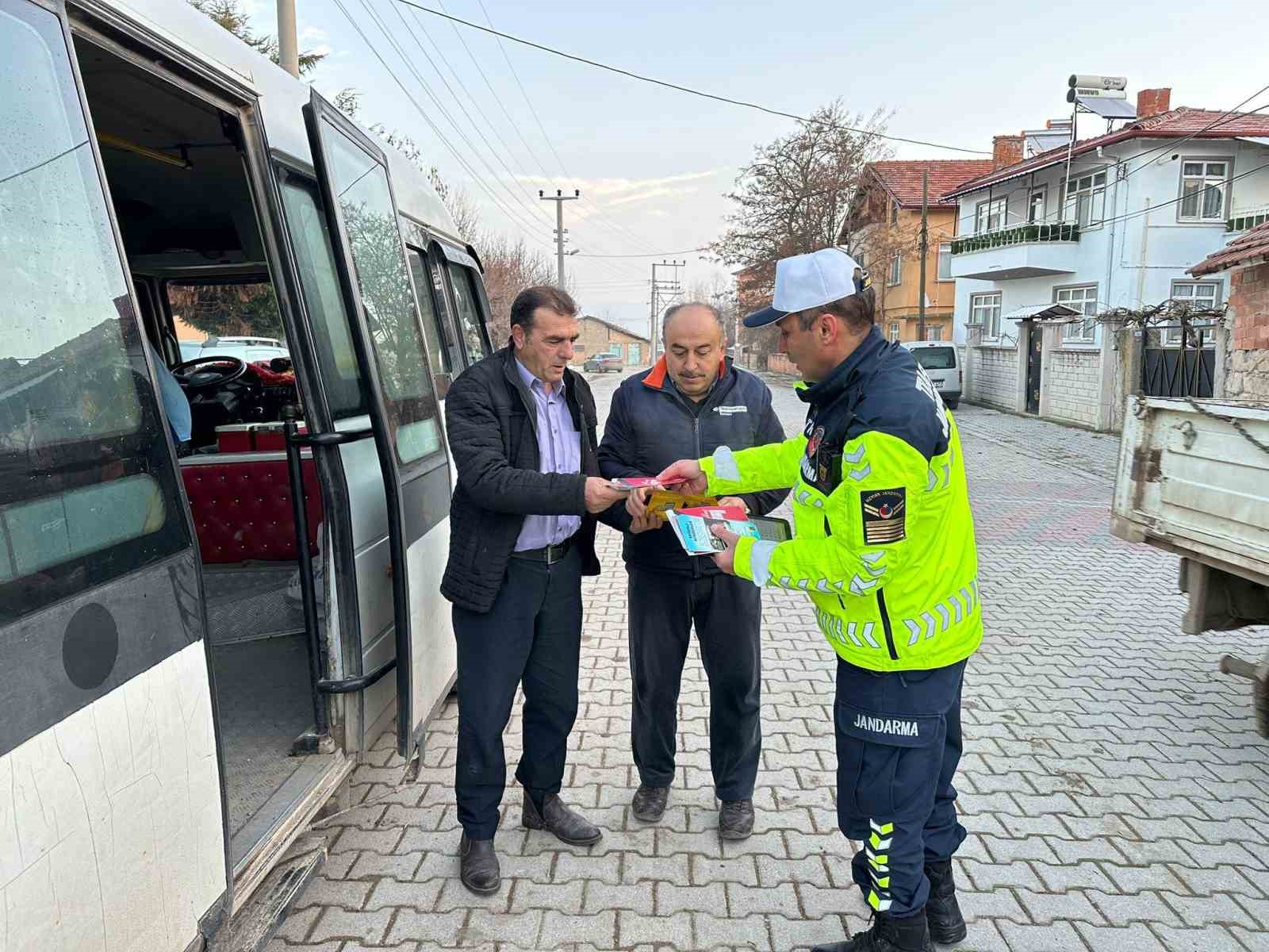 KÜTAHYA’DA JANDARMADAN OKUL SERVİS ARAÇLARI DENETİMİ