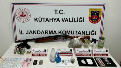 KÜTAHYA'DA GERÇEKLEŞTİRİLEN UYUŞTURUCU OPERASYONUNDA ÇOK MİKTARDA NARKOTİK MADDE ELE GEÇİRİLİRKEN,