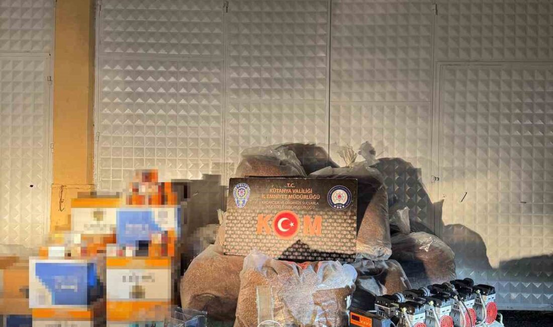 KÜTAHYA'DA POLİS EKİPLERİNCE BİR DEPOYA DÜZENLENEN BASKINDA, 138 BİN 600