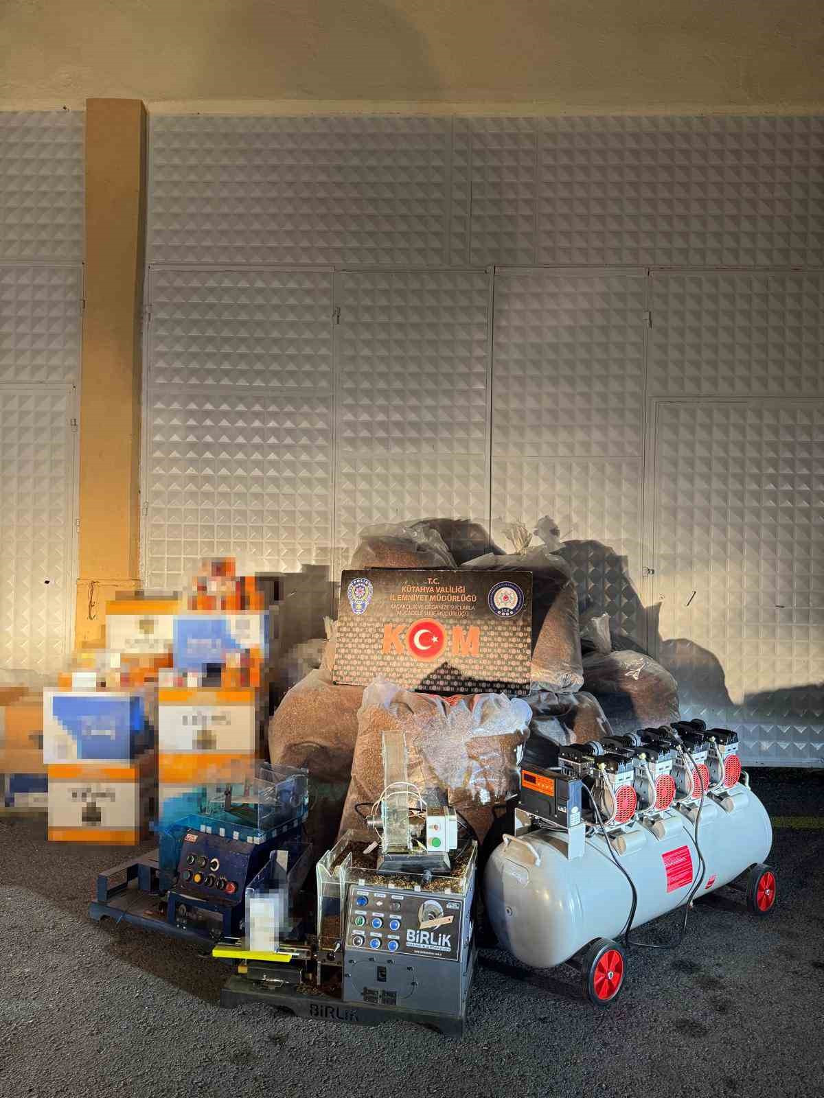 KÜTAHYA'DA POLİS EKİPLERİNCE BİR DEPOYA DÜZENLENEN BASKINDA, 138 BİN 600