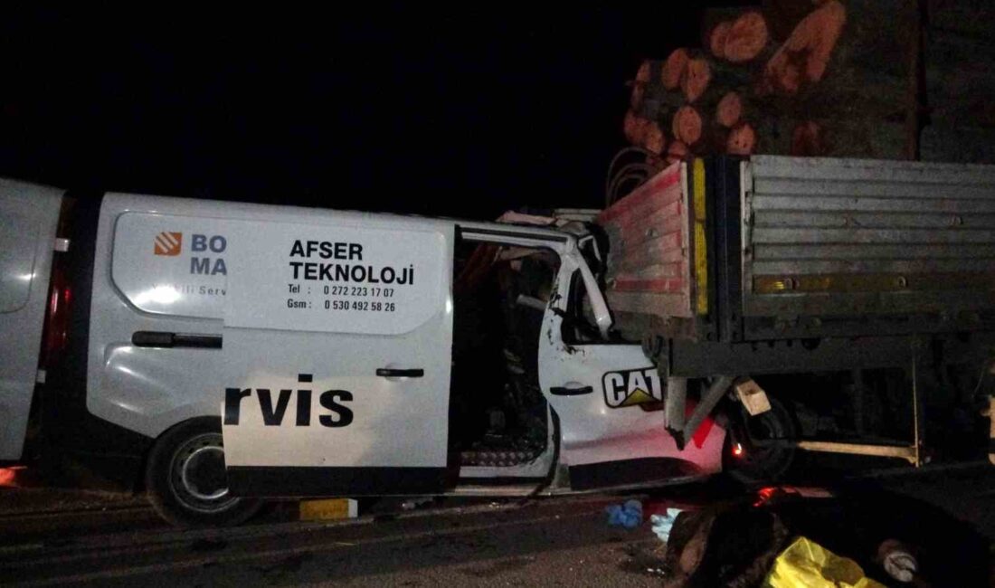 KÜTAHYA’DA KAMYONET İLE TOMRUK YÜKLÜ TIR ÇARPIŞTI: 1 ÖLÜ, 1YARALI