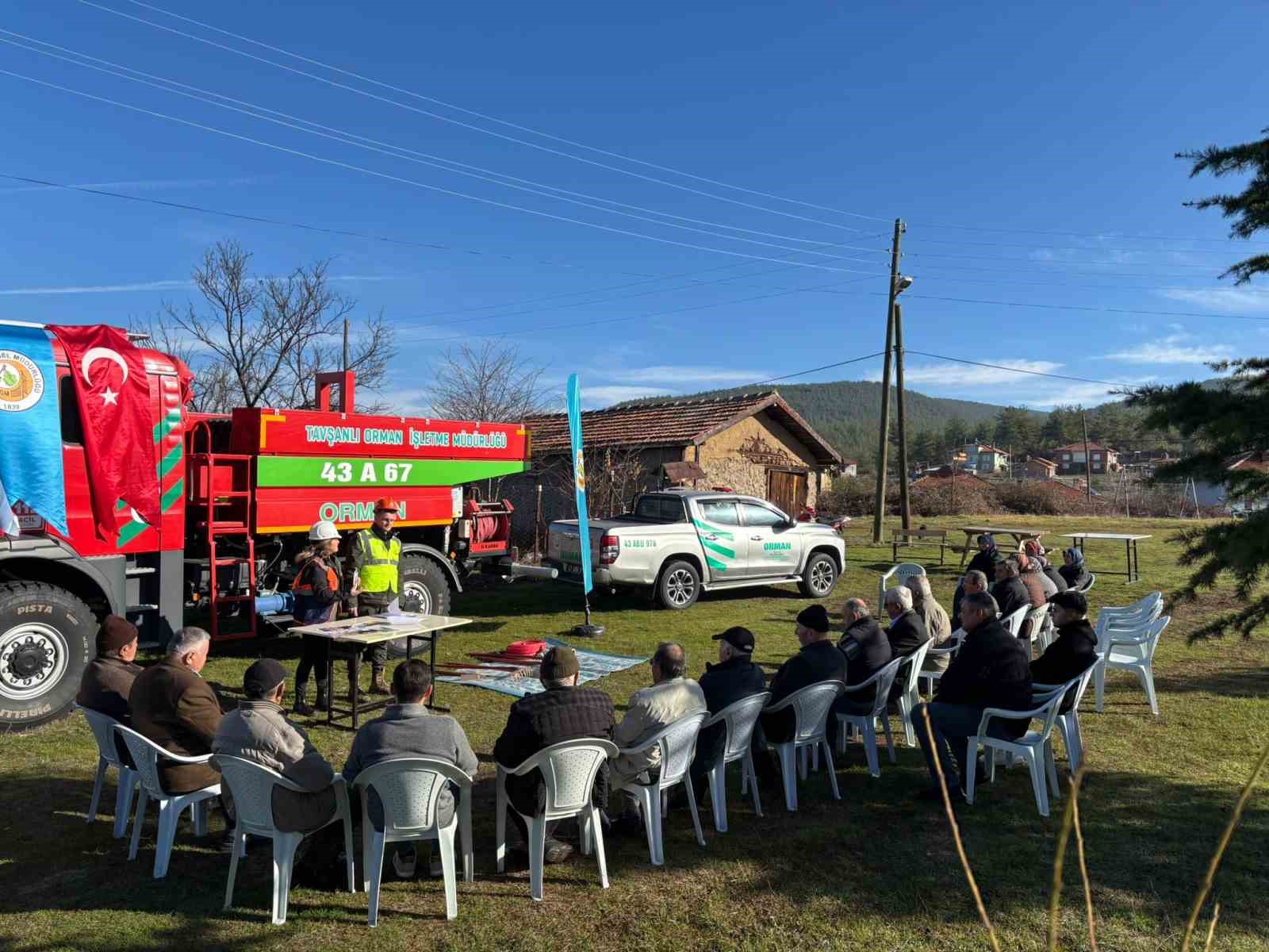 KÜTAHYA’DA ORMAN KÖYLÜLERİNE “ORMAN YANGINLARI İLE MÜCADELE YÖNTEMLERİ” KONULU EĞİTİM