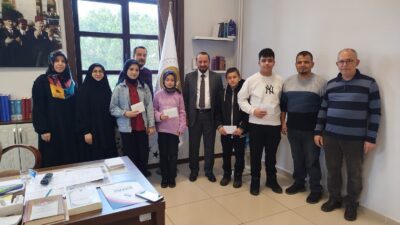 SİMAV MÜFTÜSÜ HASAN SERÇE, MESLEKİ YARIŞMALARDA DERECEYE GİREN ÖĞRENCİLERİ ÖDÜLLENDİRDİ