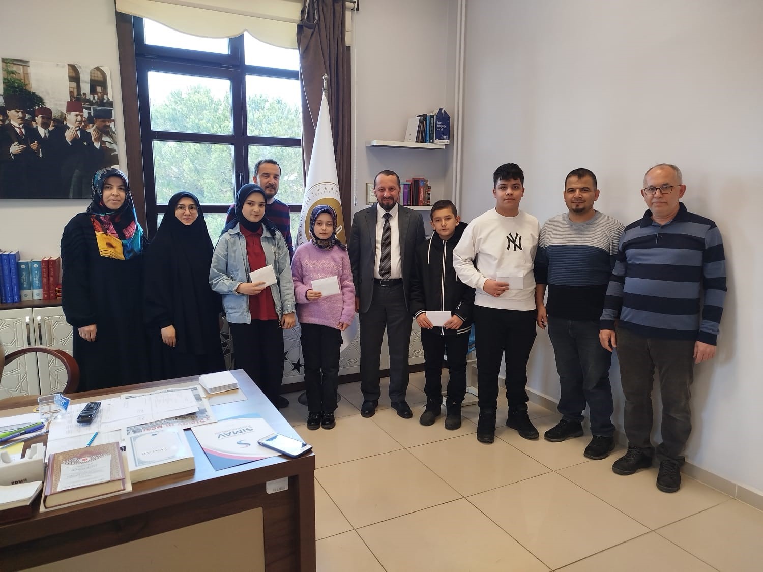 SİMAV MÜFTÜSÜ HASAN SERÇE, MESLEKİ YARIŞMALARDA DERECEYE GİREN ÖĞRENCİLERİ ÖDÜLLENDİRDİ