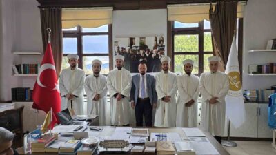 SİMAV’DA YENİ ATANAN 6 DİN GÖREVLİSİNE CÜBBE VE FES GİYDİRİLDİ