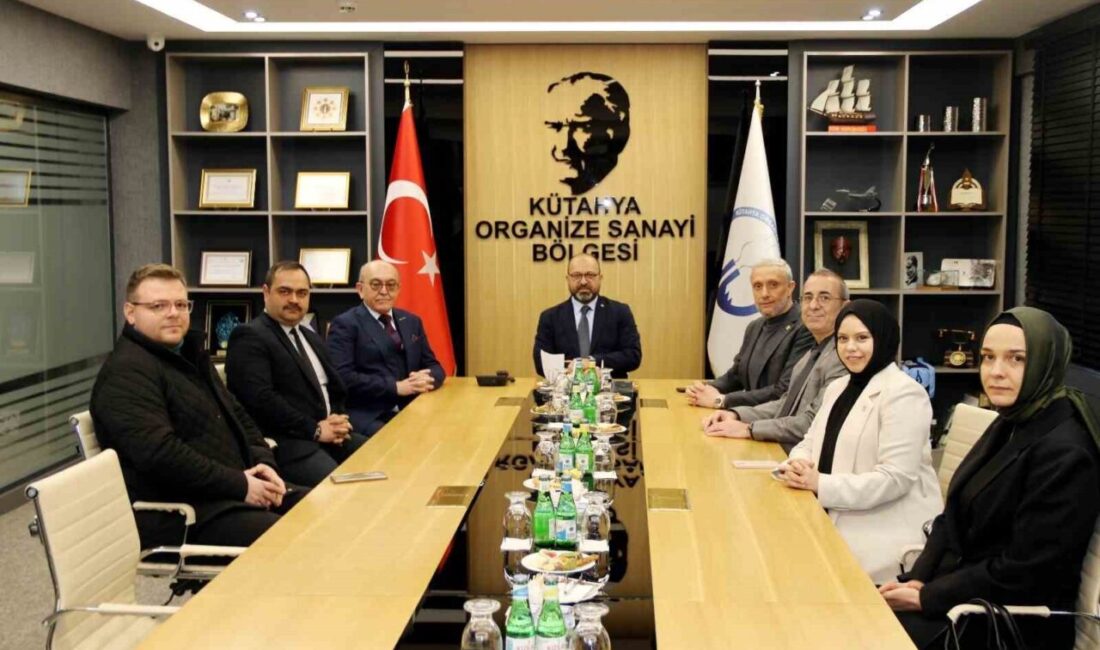 AK Parti Kütahya Milletvekili Adil Biçer, İl Kadın Kolları Başkanı