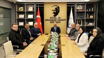 AK Parti Kütahya Milletvekili Adil Biçer, İl Kadın Kolları Başkanı