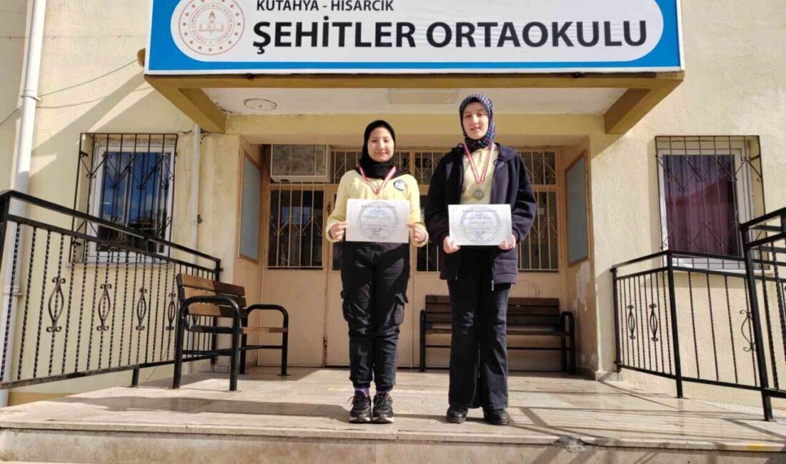 Hisarcık Şehitler Ortaokulu öğrencileri Müberra Can ve Esma Reyyan Yıldız,