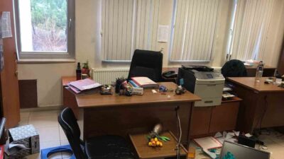 Kütahya’nın Gediz ilçesinde bulunan adliye binasında psikolojik sorunları olduğu düşünülen