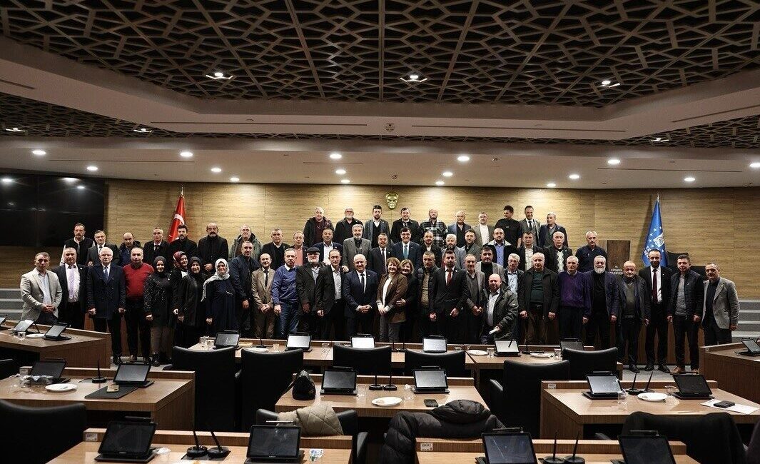 Kütahya Belediyesi tarafından düzenlenen muhtarlar toplantısı, Belediye Başkanı Eyüp Kahveci’nin