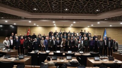 Kütahya Belediyesi tarafından düzenlenen muhtarlar toplantısı, Belediye Başkanı Eyüp Kahveci’nin