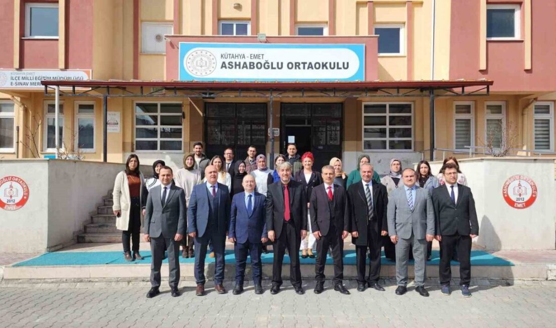 Kütahya İl Milli Eğitim Müdürü Mustafa Yılmaz, Emet ilçesine gerçekleştirdiği