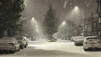 Oğuzhan KILIÇ/ KÜTAHYA, – KÜTAHYA’da akşam saatlerinde etkili olan kar,