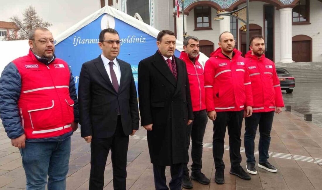 Kütahya Valisi Musa Işın, Ramazan ayı için iftar çadırlarının kurulduğunu