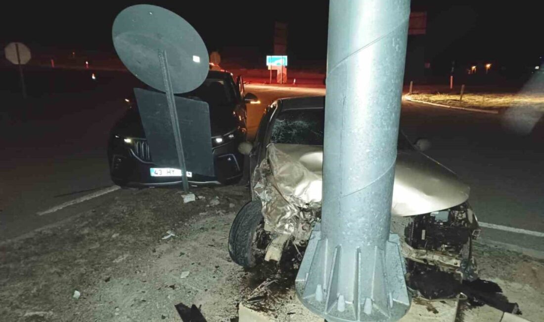 Kütahya’nın Hisarcık ilçesinde iki otomobilin çarpışması sonucu meydana gelen trafik