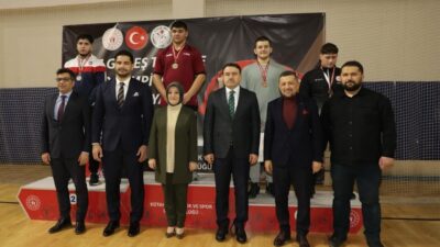 Kütahya’da düzenlenen U-17 Güreş Türkiye Grup müsabakaları, final karşılaşmalarının ardından