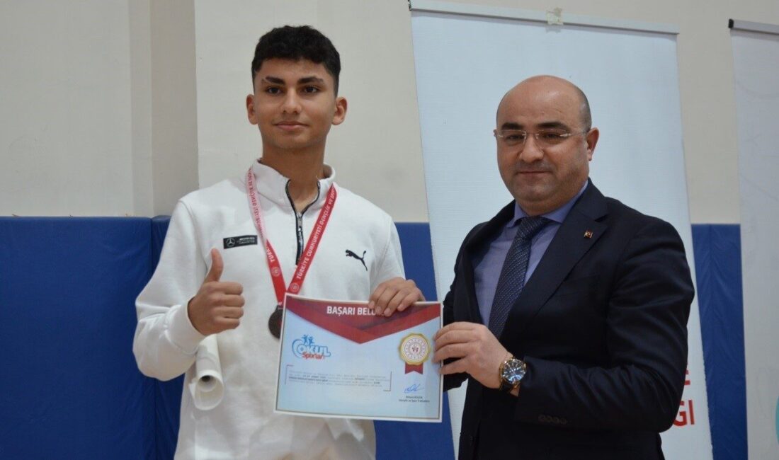 Kütahya’nın Tavşanlı ilçesi, Okul Sporları Karate Gençler A-B Grup Müsabakaları’na