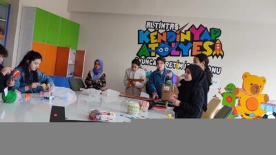 Kütahya’nın Altıntaş ilçesinde “Türkiye Yüzyılı Altıntaş Maarif Hareketi” çerçevesinde “Minikler