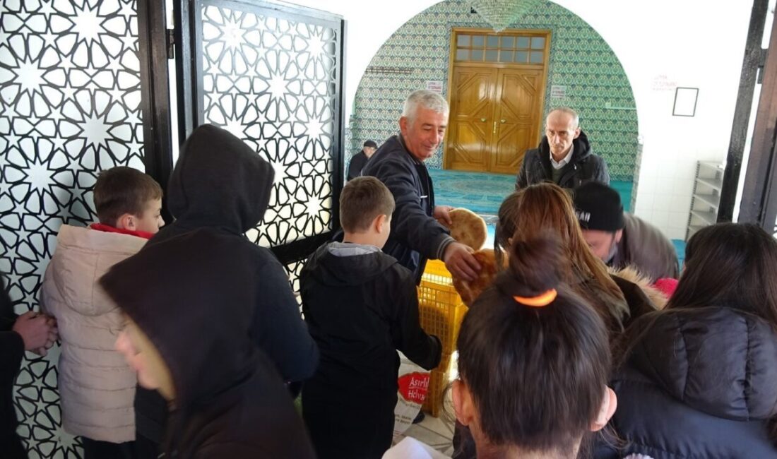 Kütahya’nın Tavşanlı ilçesine bağlı Derecik köyünde, Ramazan ayına özgü “Ramazan