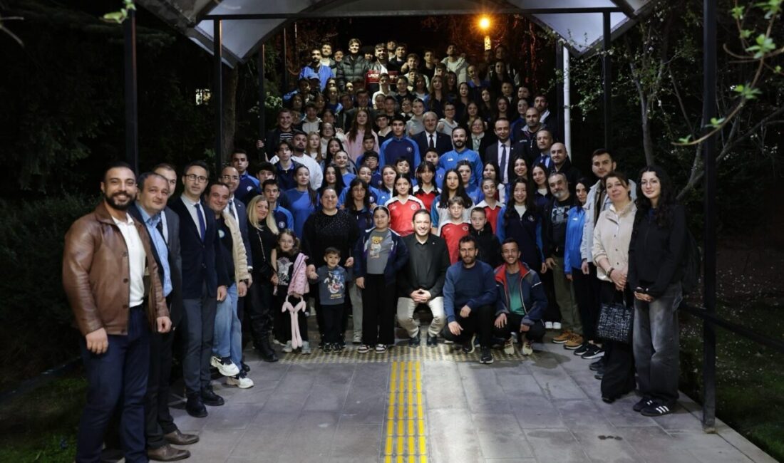 Kütahya Belediye Başkanı Eyüp Kahveci, Kütahya Belediyespor’un amatör branşlarında mücadele