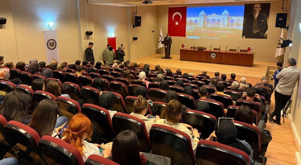 Kütahya Dumlupınar Üniversitesi’nde, Ankara Üniversitesi öğretim üyesi Prof. Dr. Nurullah