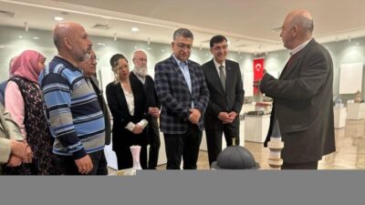 Sanatçı İbrahim Güneş tarafından hazırlanan ’Zamanın İzinde: Kütahya’nın Renkleri’ sergisi,