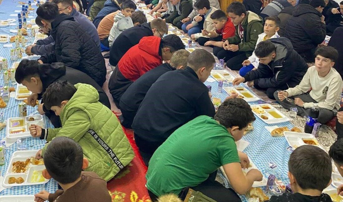 Emet ilçesi Merkez Akpınar Camii’nde her yıl Ramazan ayında düzenlenen