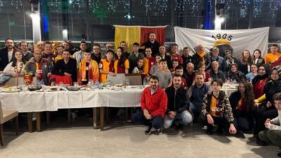 Kütahya’nın Tavşanlı ilçesinde Galatasaray Taraftar Derneği üyeleri, düzenlenen iftar yemeğinde