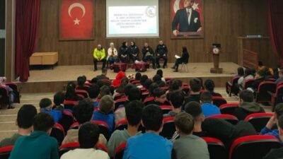 Kütahya’nın Gediz ilçesinde, Mehmetçik Ortaokulu tarafından düzenlenen Meslek Tanıtım Günleri