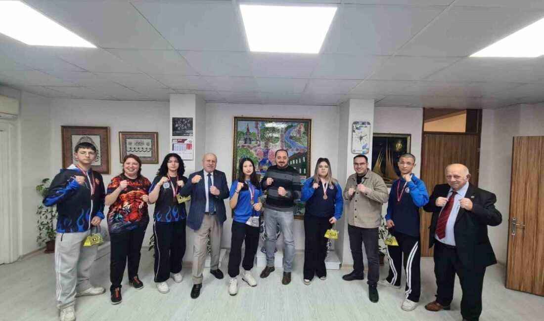 Kütahya Halk Eğitim Merkezi Müdürlüğü’nde Kick Boks alanında eğitim gören