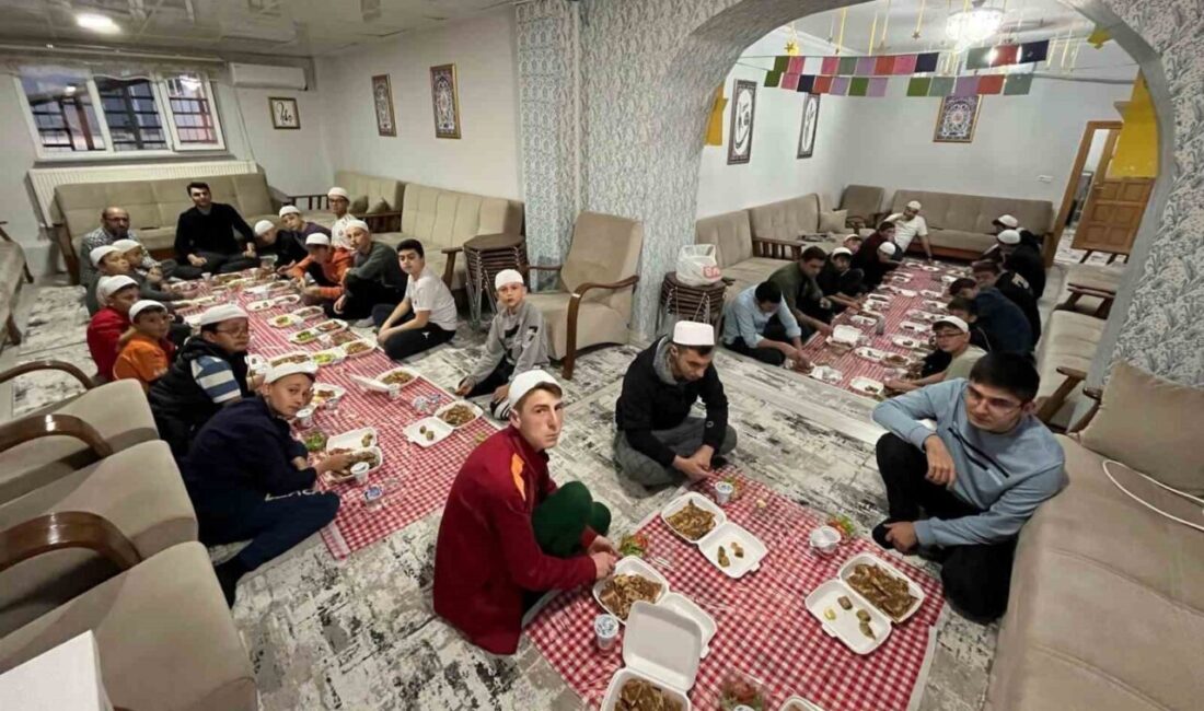 Hisarcık Kaymakamı Muhammed Samet Bahar, ilçe müftülüğünce düzenlenen iftar programında