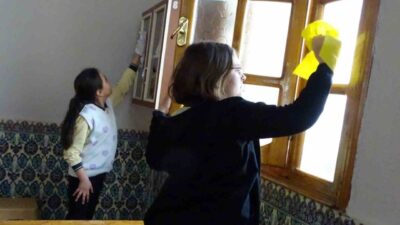 Kütahya’nın Hisarcık ilçesinde ortaokul öğrencileri ’İyilik Haftası’ etkinlikleri çerçevesinde mahalle