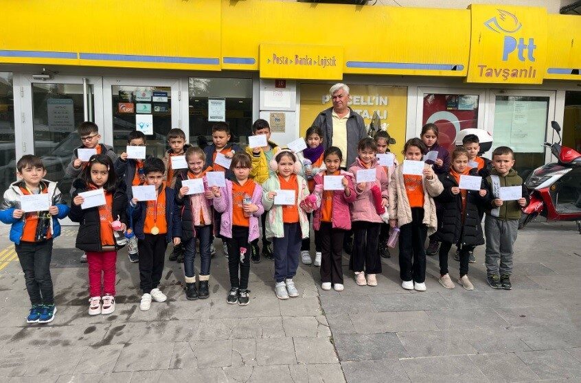 Kütahya’nın Tavşanlı ilçesi Hanımçeşme İlkokulu 1A sınıfı öğrencileri, öğretmenleri Ali