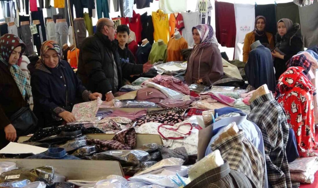 Yaklaşan Ramazan Bayramı dolayısıyla Kütahya Belediyesi’nin organizasyonuyla Gaybiefendi Mahallesi’nde kurulan