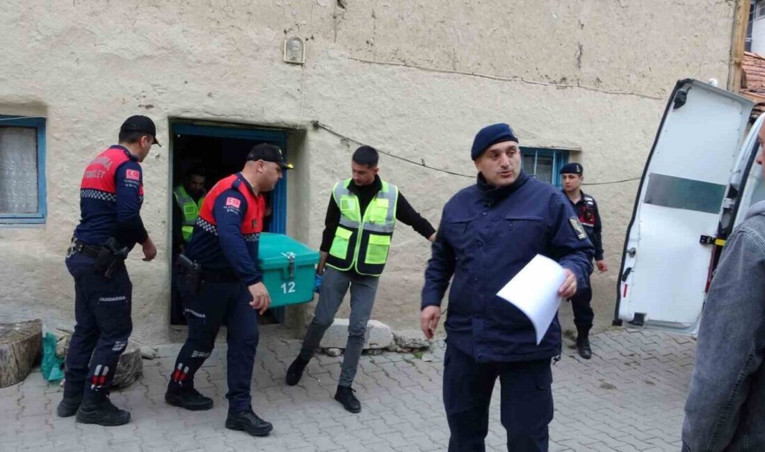 Kütahya’da bir kişi, eşini ve aralarında ilişki olduğunu iddia ettiği