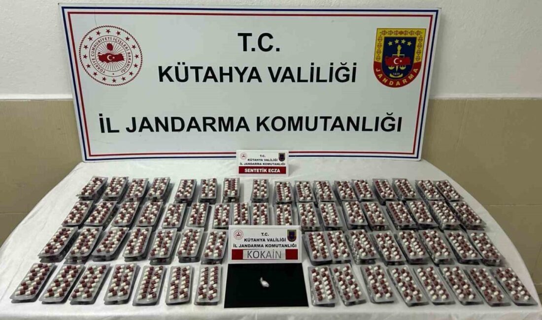 Kütahya İl Jandarma Komutanlığı ekipleri tarafından yapılan uyuşturucu operasyonunda 2